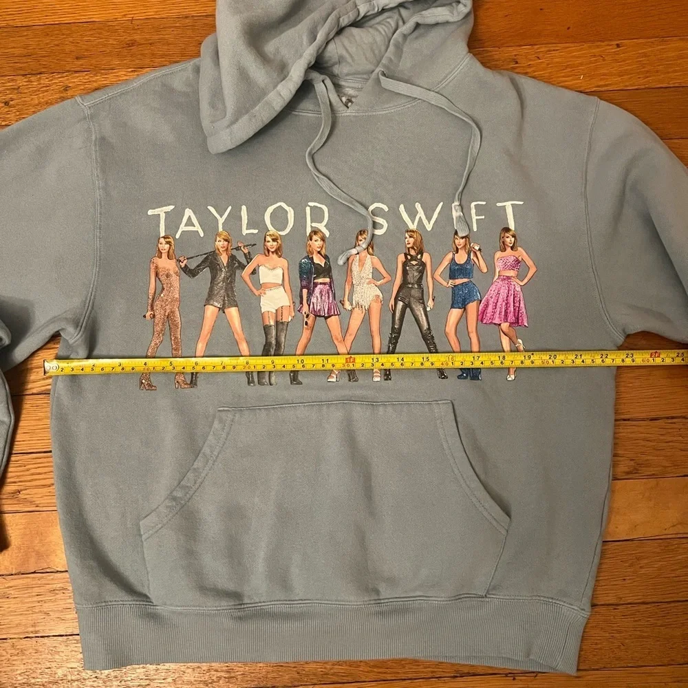 Taylor Swift 1989 collectible hoodie. SIZE MEDIUM. - Picture 4 of 5